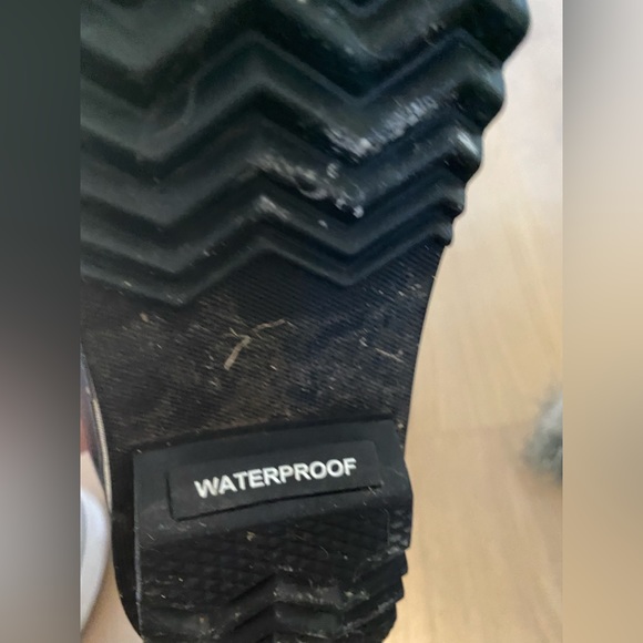 Sorel boots - Picture 10 of 11